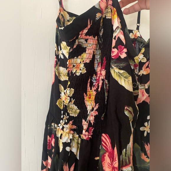 Forever 21 Floral Romper w Open Crisscross Back - 0X - Picture 6 of 7